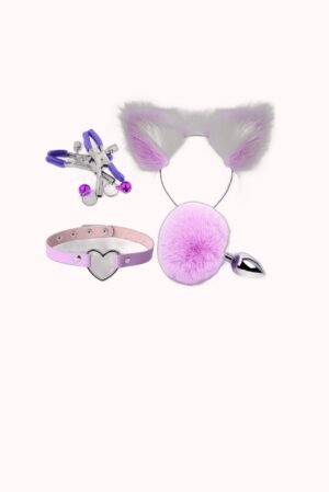 Kit Fetiche Pelúcia Lilás – Plug Anal, Tiara, Grampos de Mamilos em Metal e Gargantilha – Doce Malícia